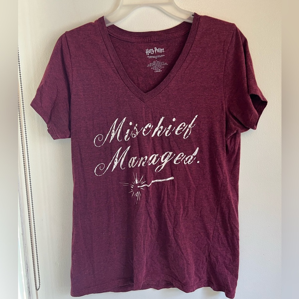 Hot Topic Mischief Managed, Harry Potter Maroon T shirt, Large, V neck